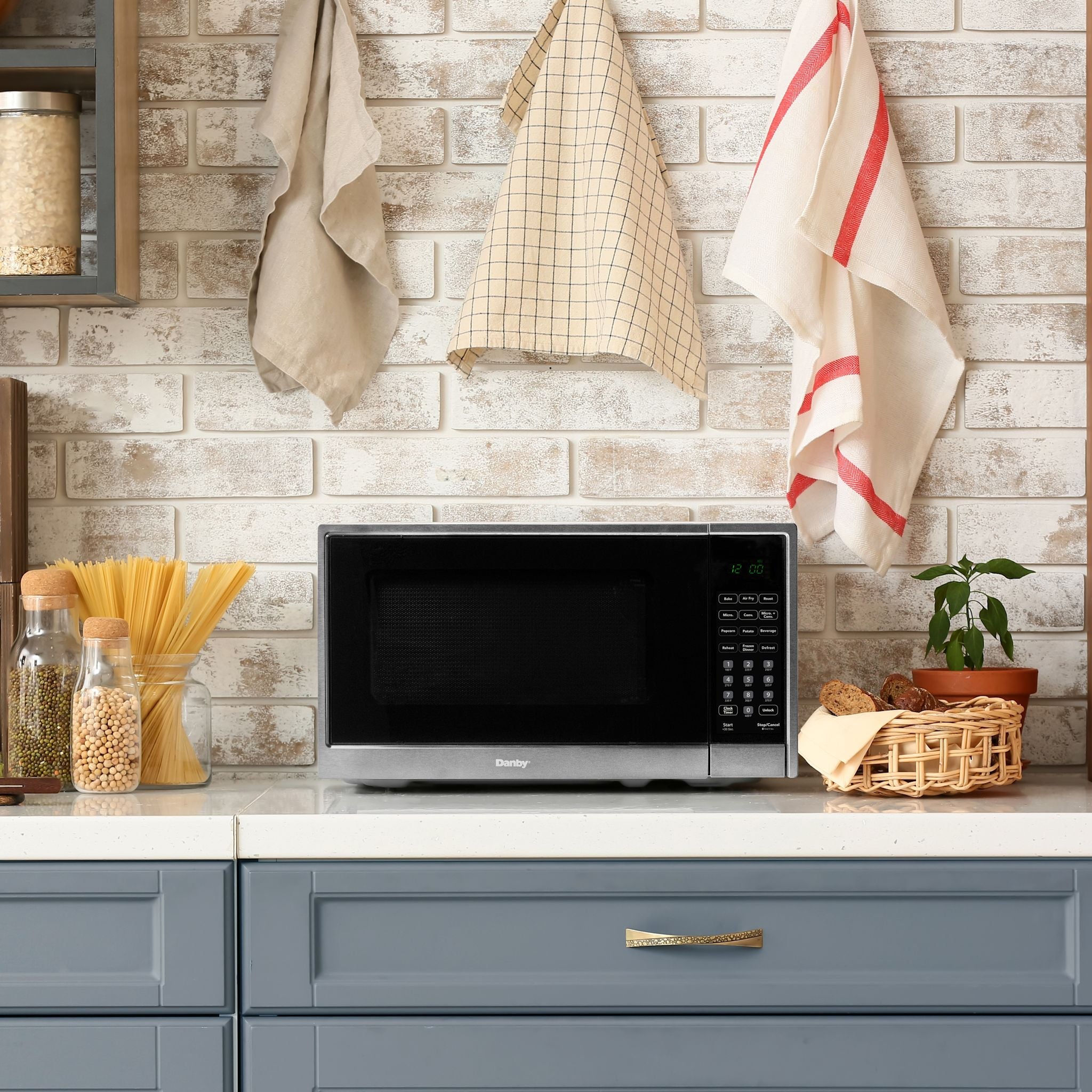 Micro-ondes Danby (DBMW1361ABSS) - Acier inoxydable