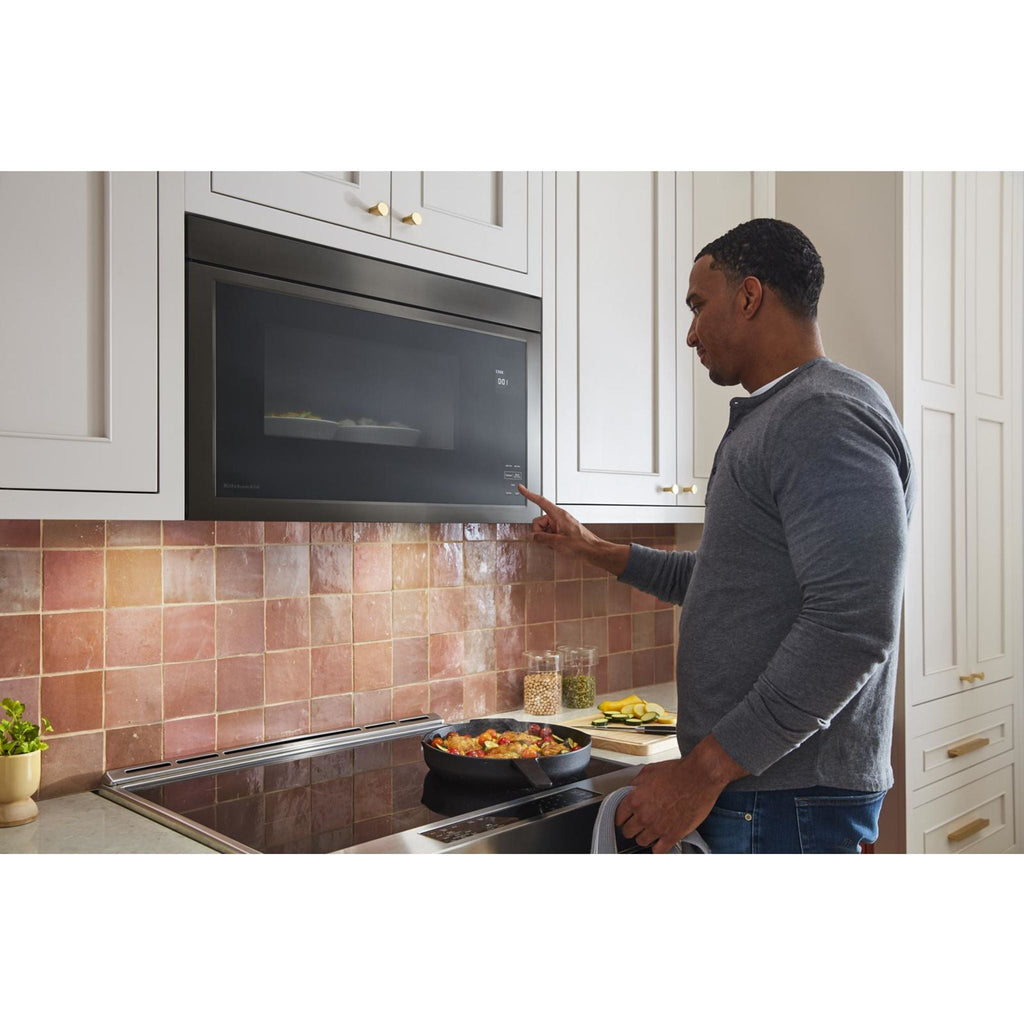 Micro-ondes KitchenAid à hotte intégrée (YKMMF330PBS) - Noir inox