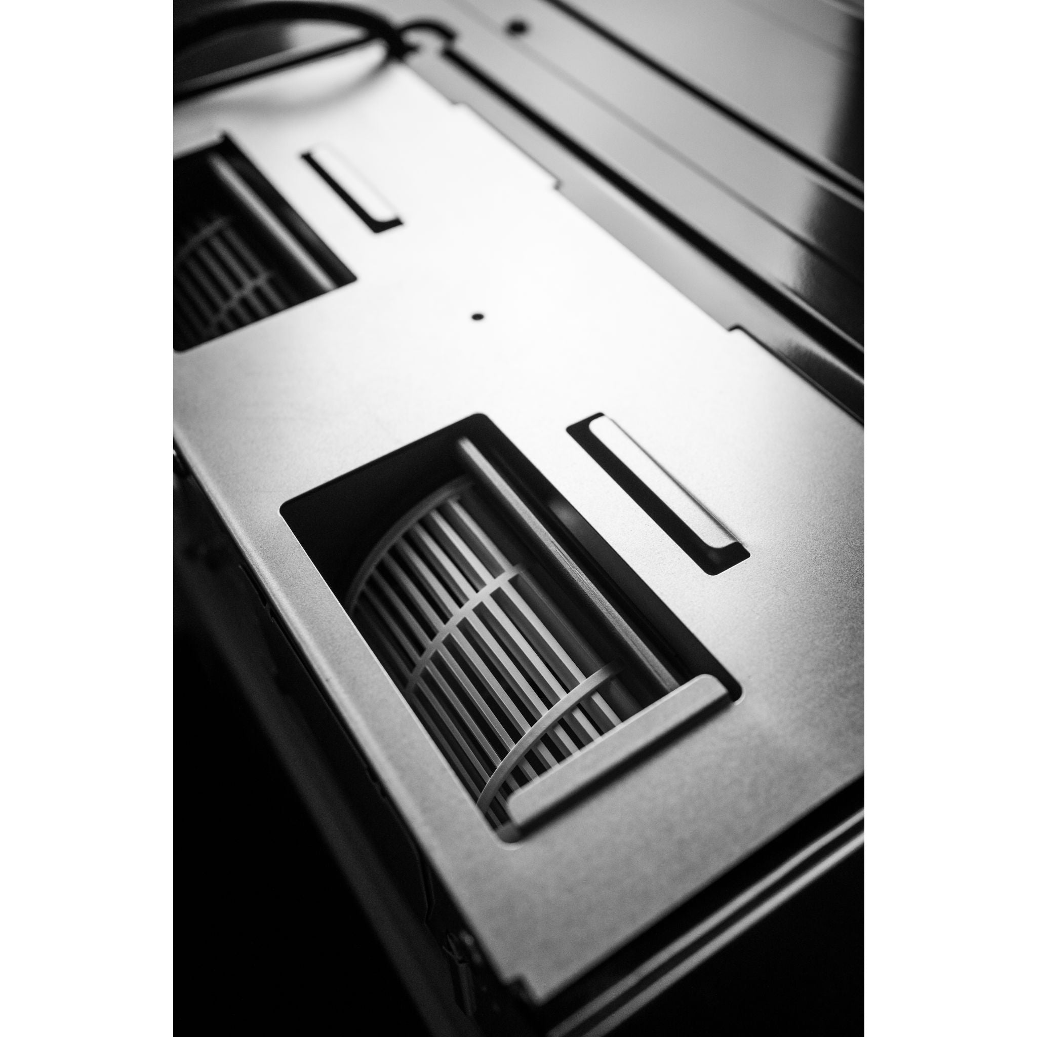 Four à micro-ondes à hotte intégrée Danby (DOM014401G1) - Acier inoxydable