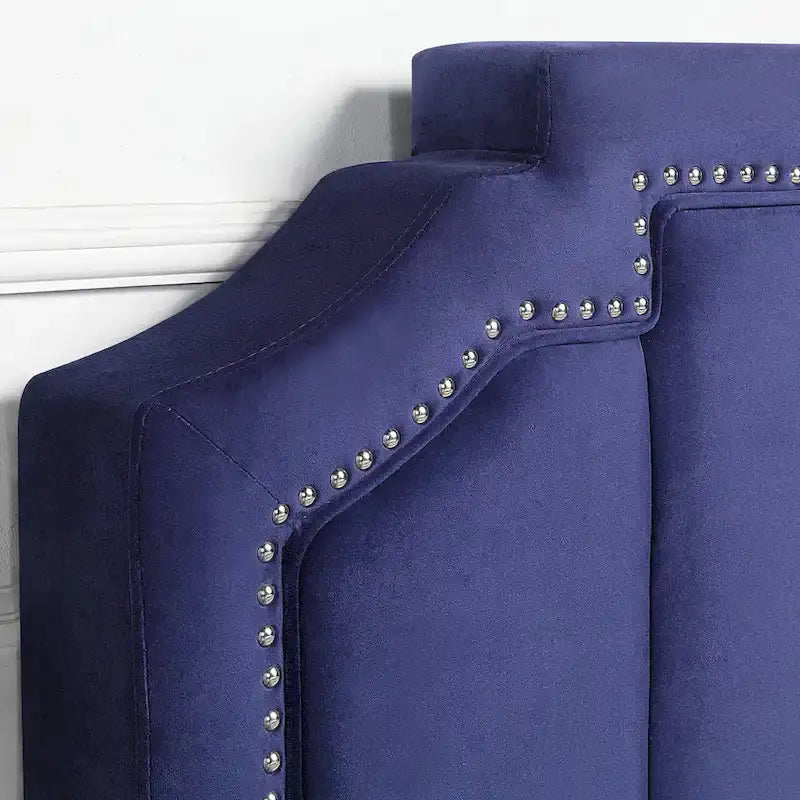 Lit plateforme rembourré Chapla Art Déco à 4 tiroirs avec rangement de la marque Furniture of America