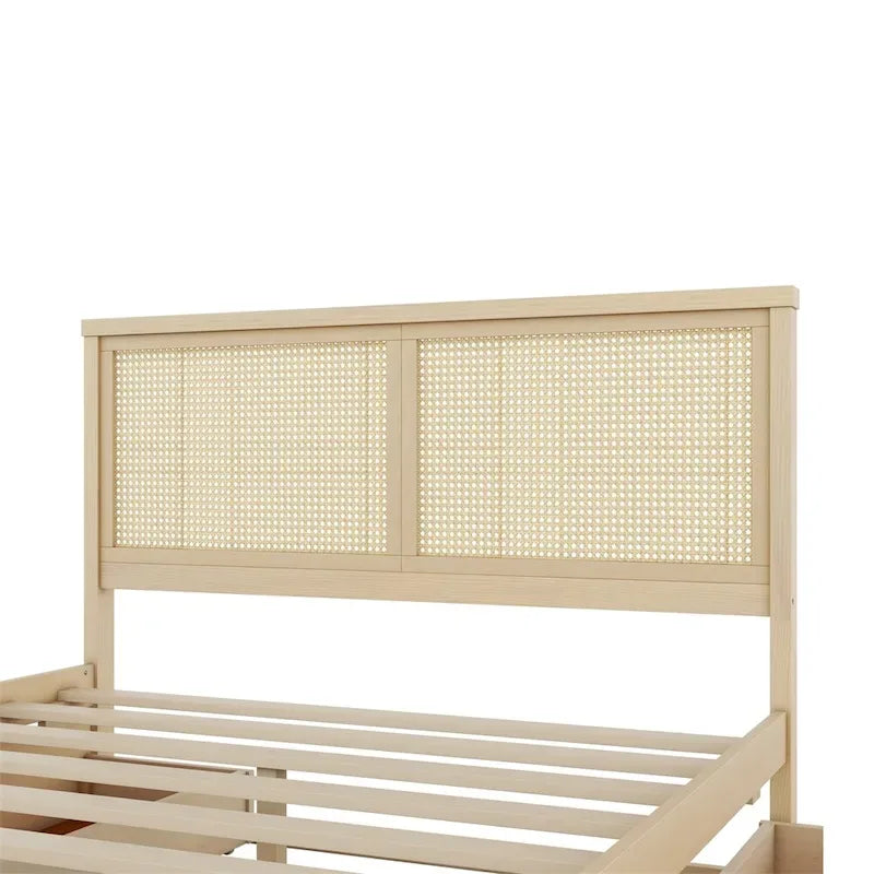 Lit plateforme en bois de taille Queen avec rangement, 4 tiroirs et tête de lit en rotin.