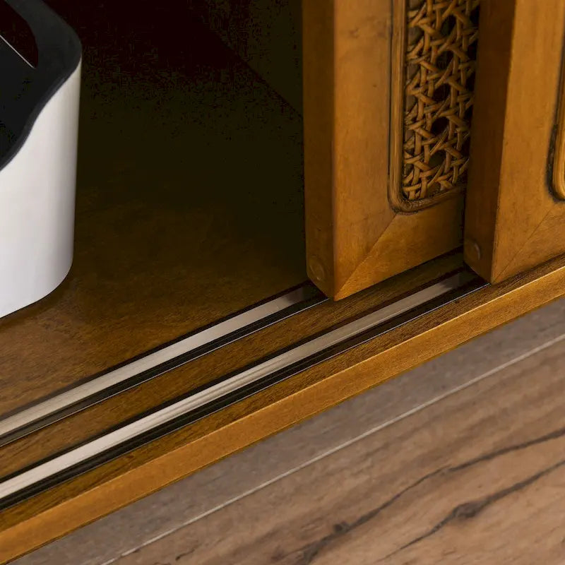 Meuble TV en rotin de 150 cm pour téléviseur de 165 cm, meuble multimédia, pieds en bois massif et portes en rotin - Bois clair